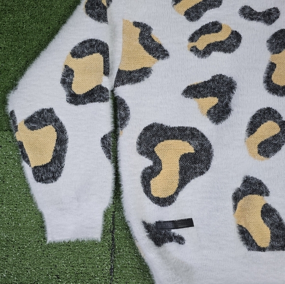 SIMPLY SOUTHERN | LEO FUZZY LARGE LEOPARD CREW NECK CASUAL SWEATER \ SIZE XL - Picture 5 of 14